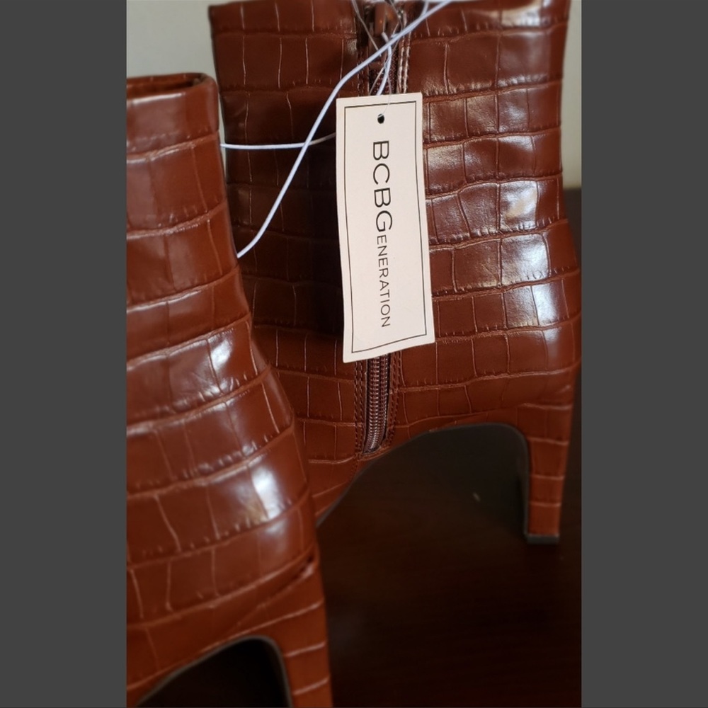 BCBGeneration Croc-Embossed Brown Leather Ankle Boots NWOT - Picture 2 of 7